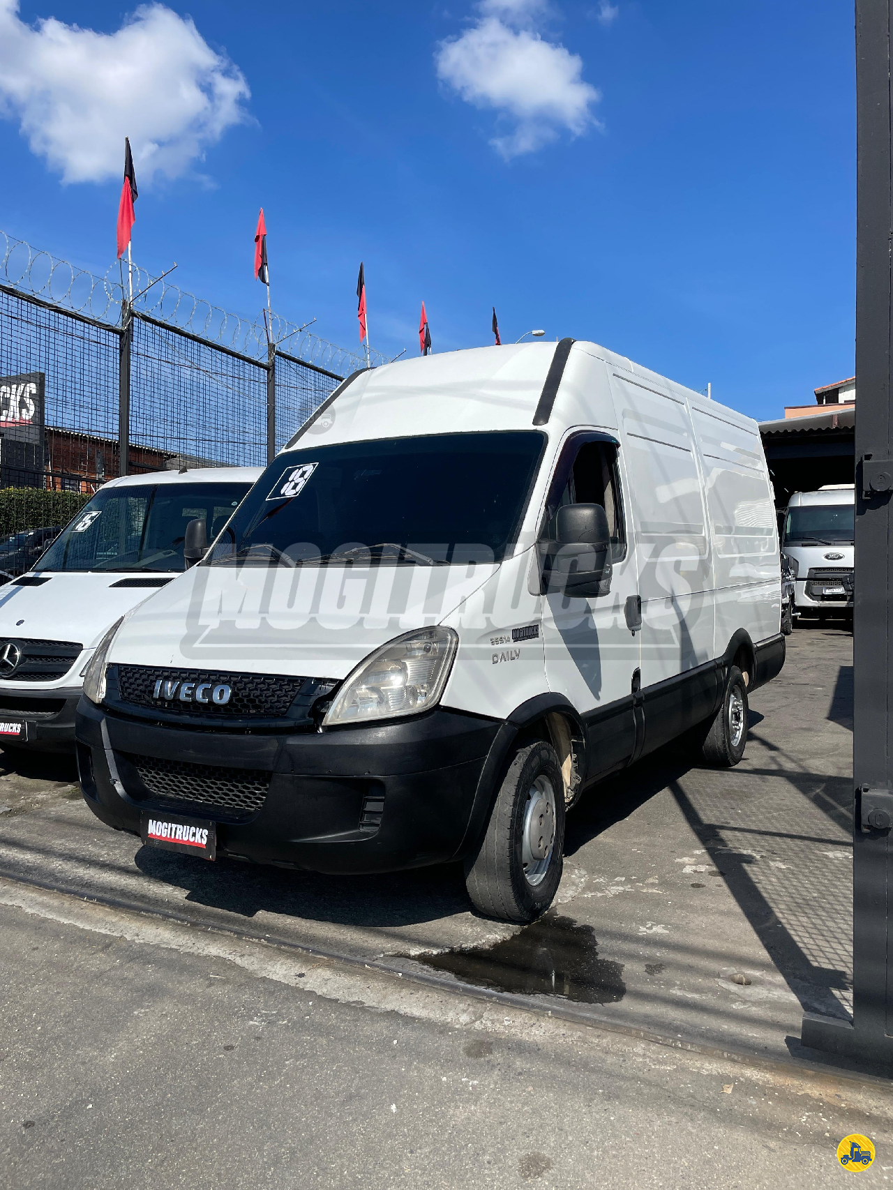 CAMINHAO IVECO DAILY FURGAO 35s14 Carga Seca 3/4 4x2 Mogitrucks MOGI DAS CRUZES SÃO PAULO SP